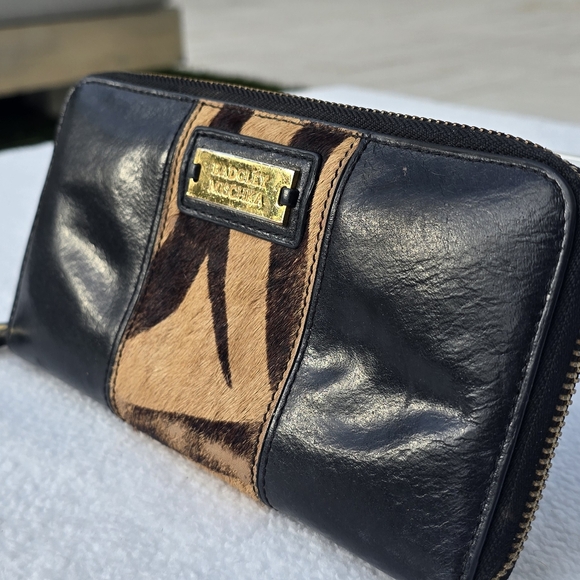 Badgley Mischka Handbags - Badgley Mischka genuine leather wallet/clutch